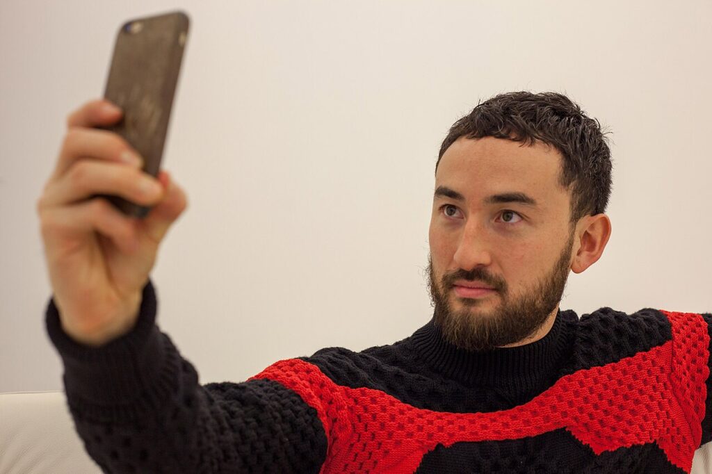 The English artist Simon Fujiwara at the opening of his exhibition in Düsseldorf, Germany. https://en.wikipedia.org/wiki/Simon_Fujiwara#/media/File:Simon_Fujiwara_-_2016.jpg